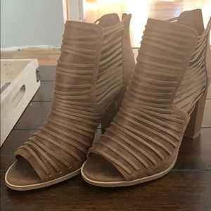 Heeled boots